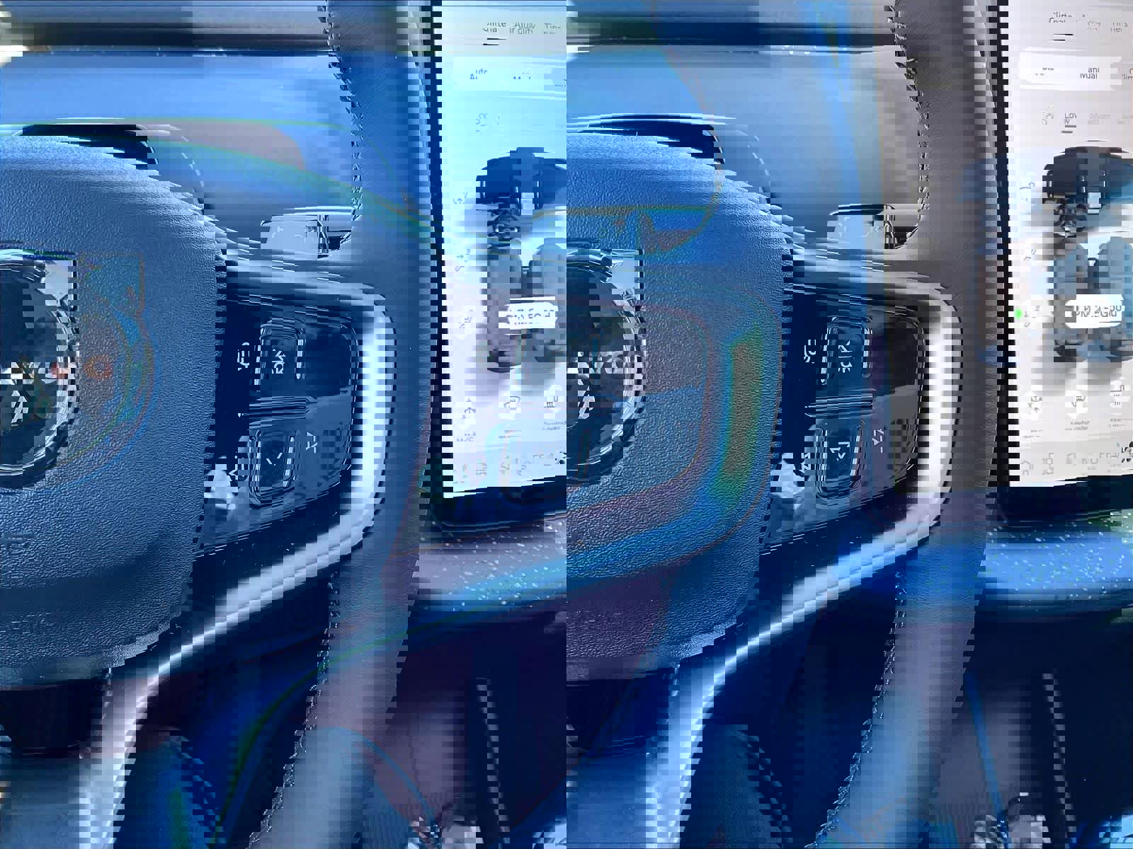 New 2025 Volvo EX30 Ultra w/ Protection Package Premier image 18