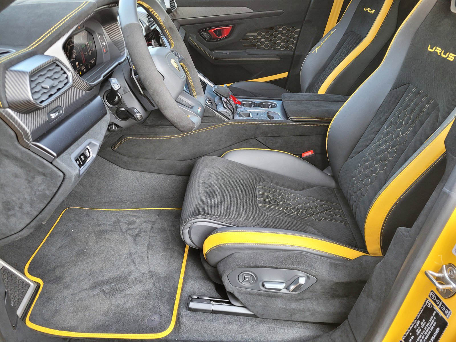 Used 2024 Lamborghini Urus Performante image 16