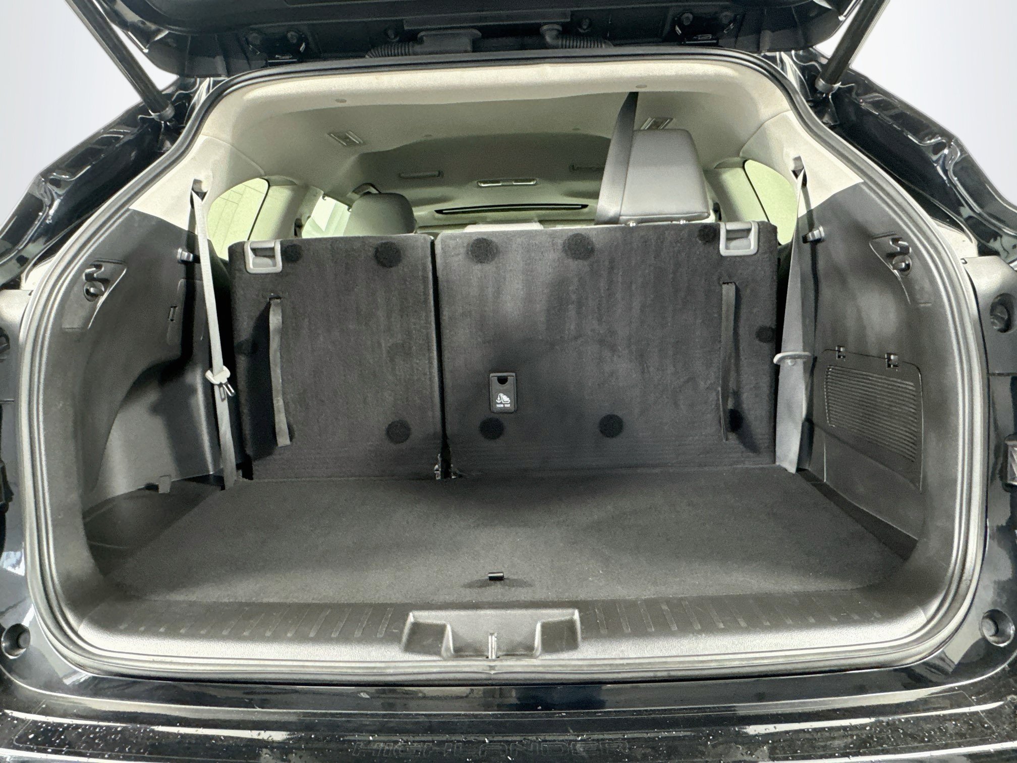 Used 2022 Toyota Highlander XLE AWD/4WD image 27
