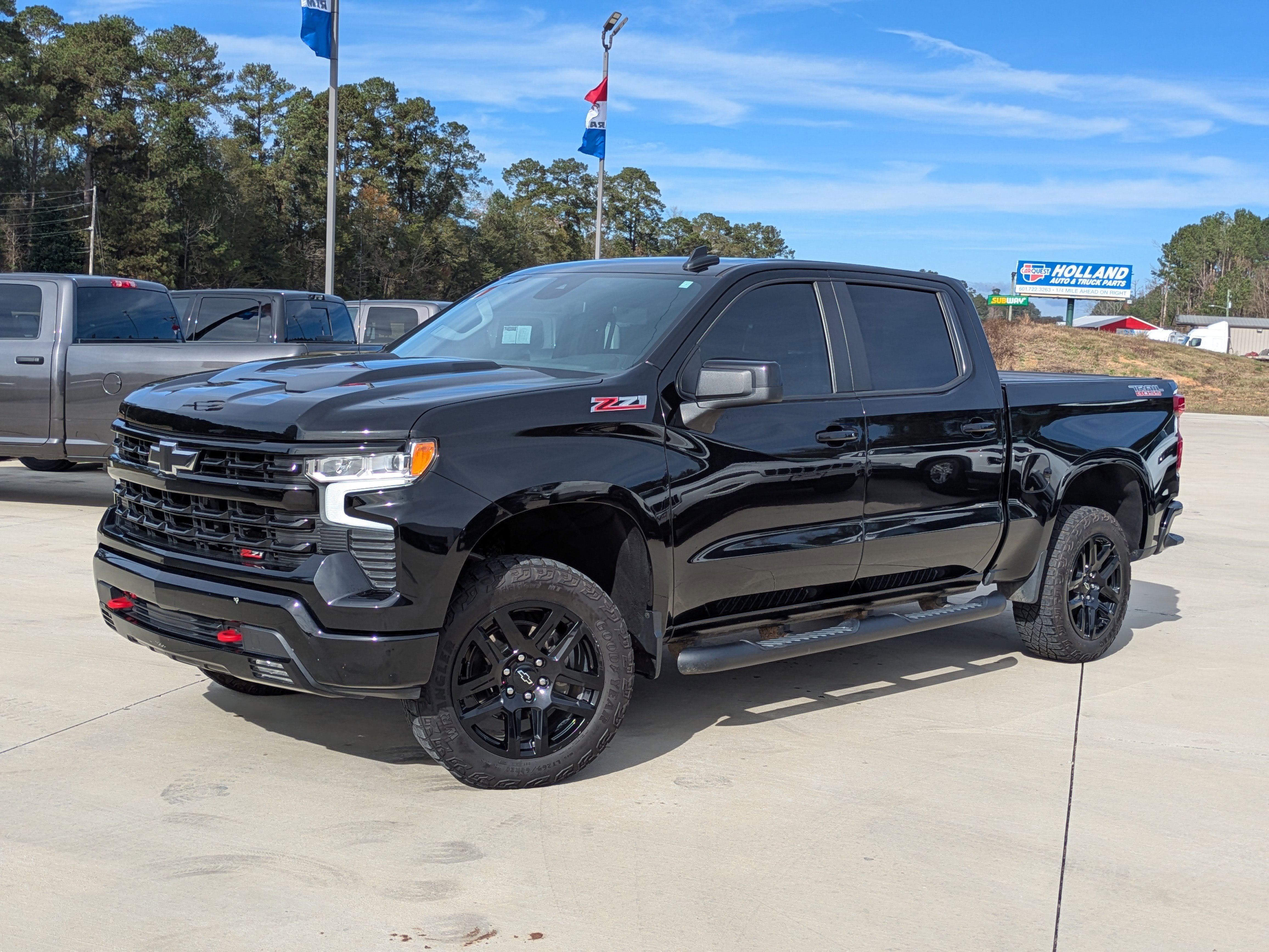 Used 2024 Chevrolet Silverado 1500 LT Trail Boss w/ Convenience Package II image 4