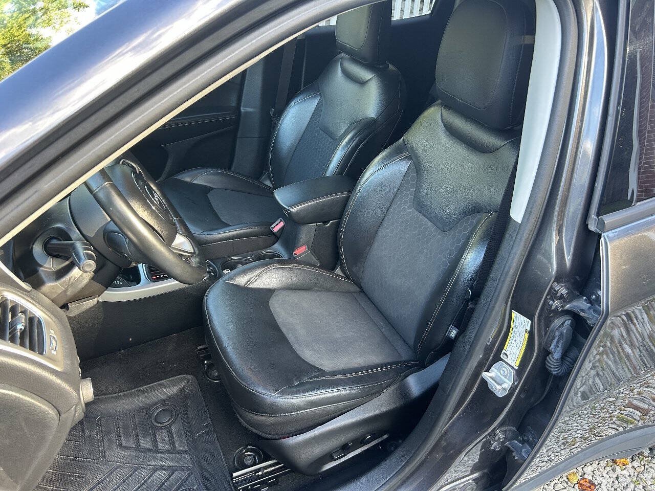 Used 2018 Jeep Compass Latitude w/ Popular Equipment Group AWD/4WD image 10