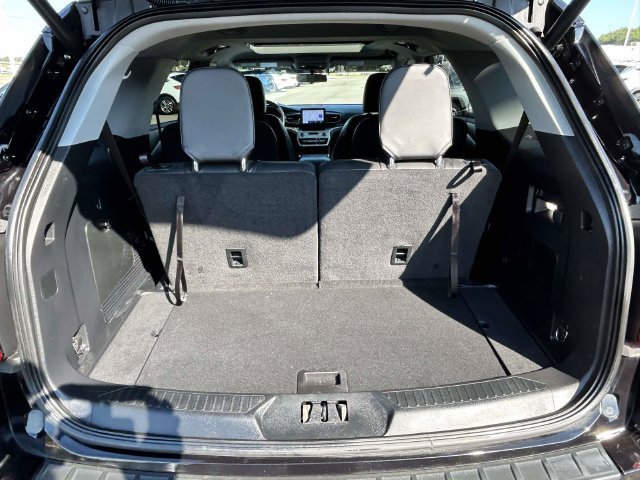 Used 2022 Ford Explorer XLT w/ Equipment Group 202A RWD image 13