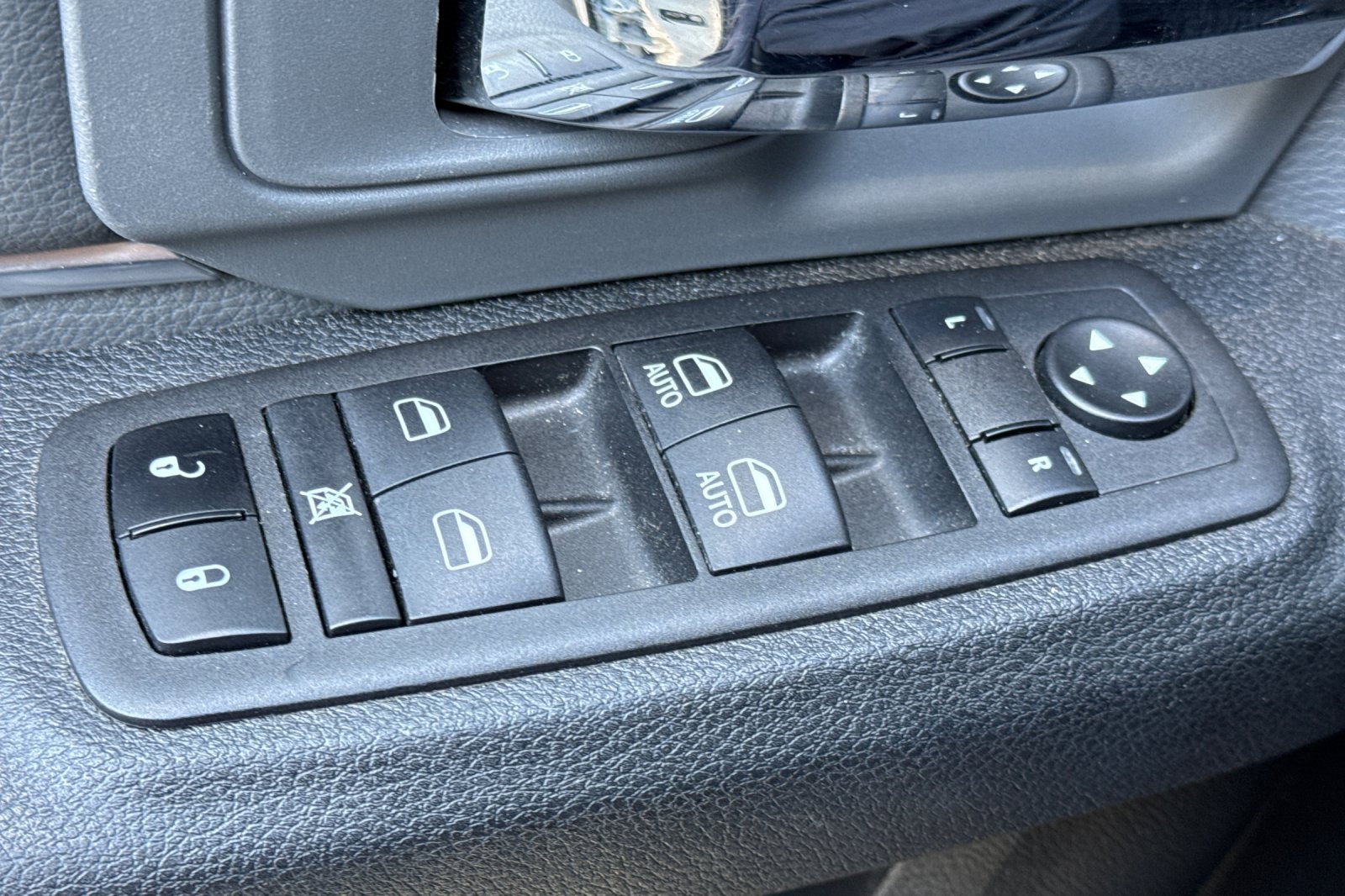 Used 2024 RAM 1500 Classic SLT image 12