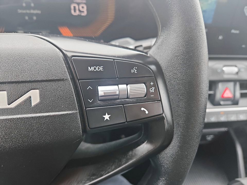 Used 2025 Kia K4 LXS image 15