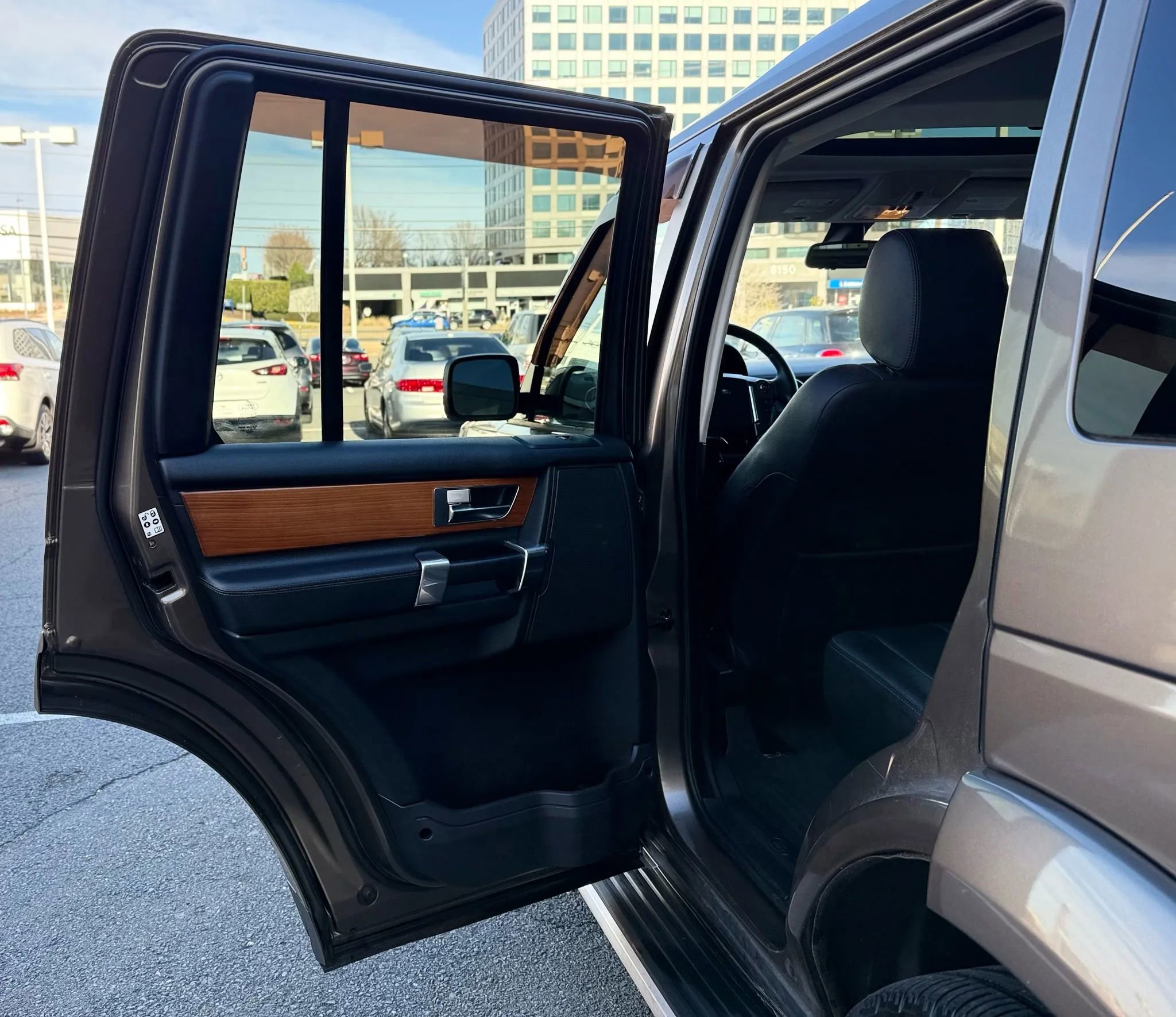 Used 2011 Land Rover LR4 HSE AWD/4WD image 29