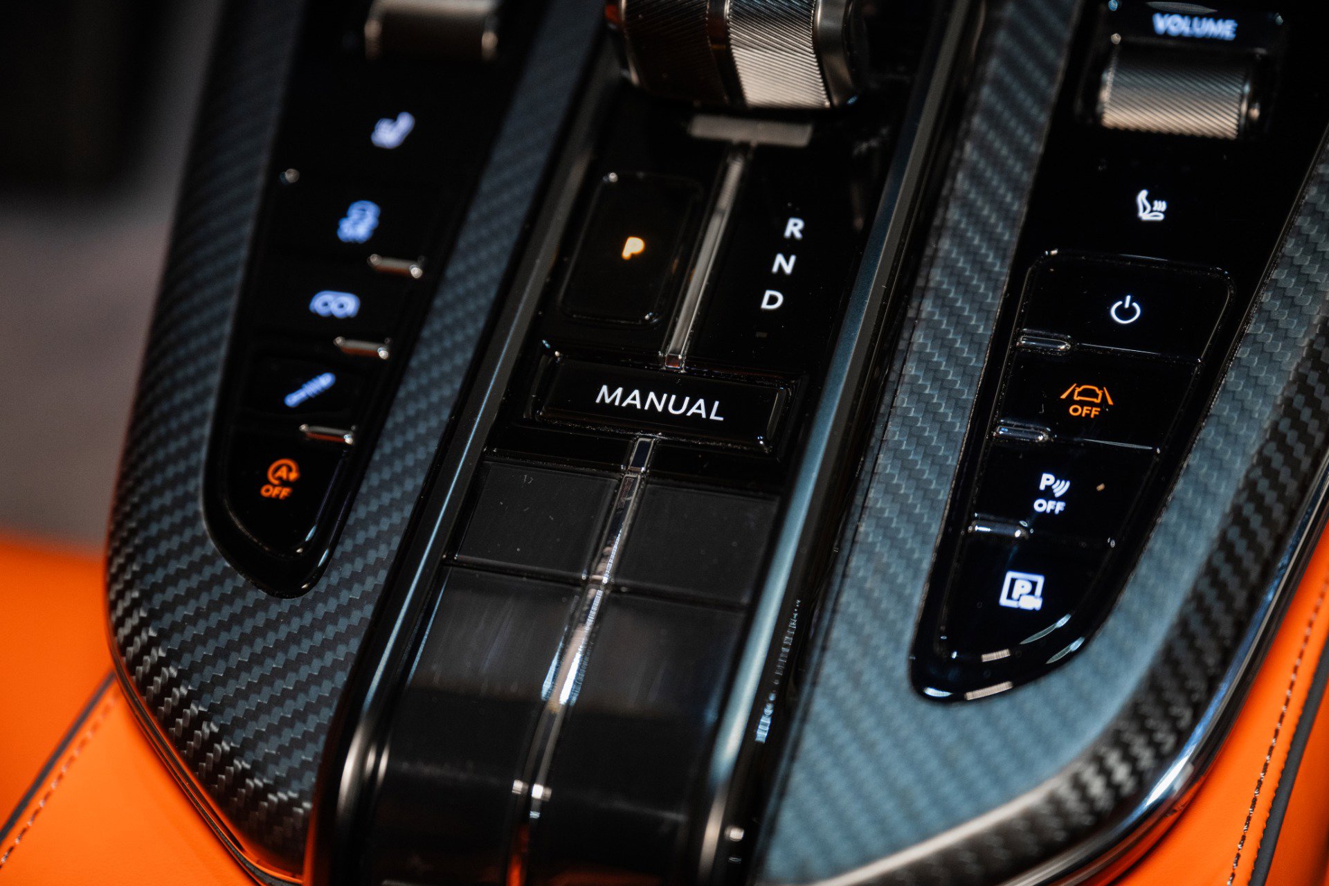 Used 2025 Aston Martin V8 Vantage Coupe image 30