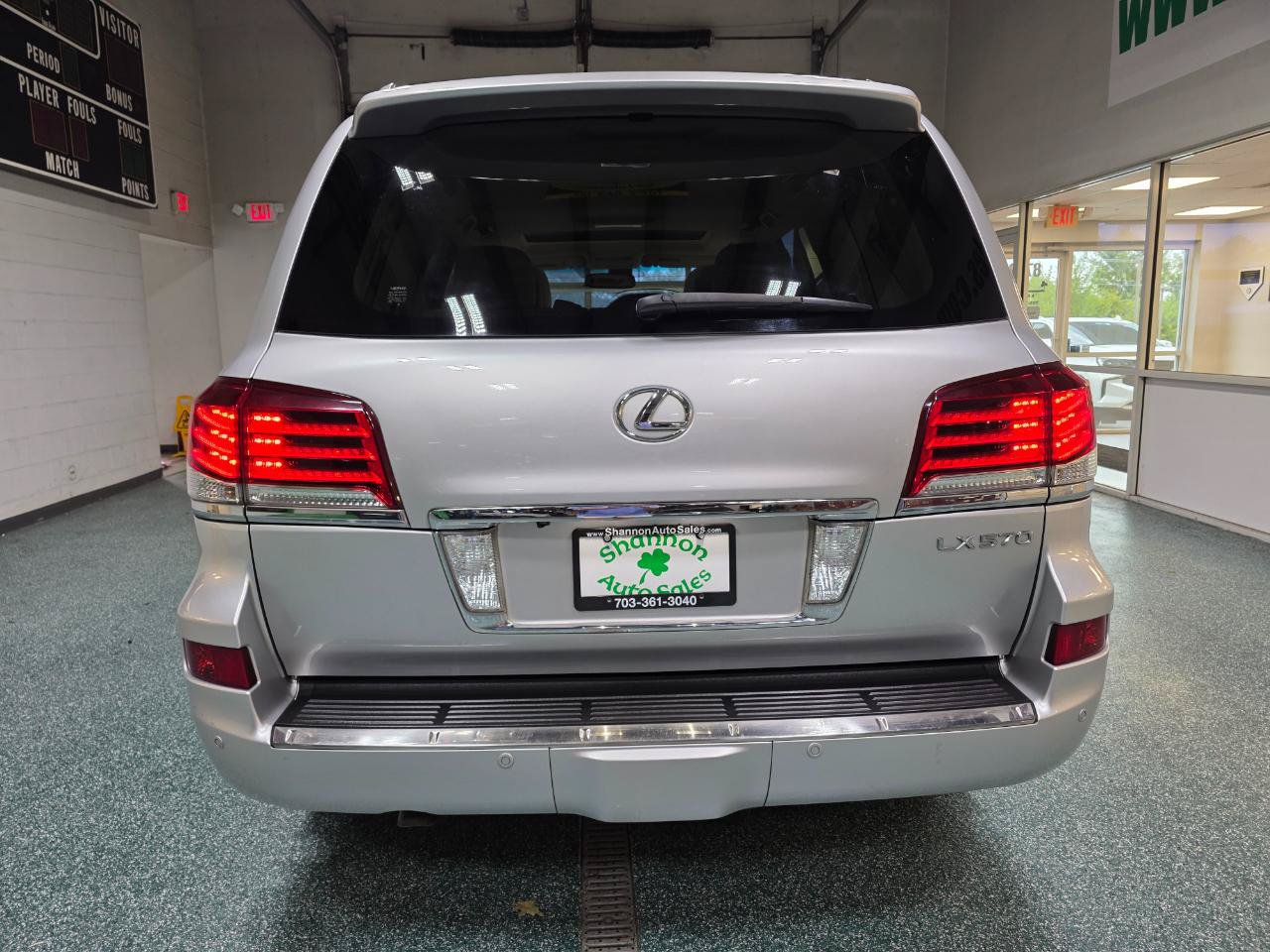 Used 2013 Lexus LX 570 4WD w/ Luxury Pkg w/Pre-crash image 8