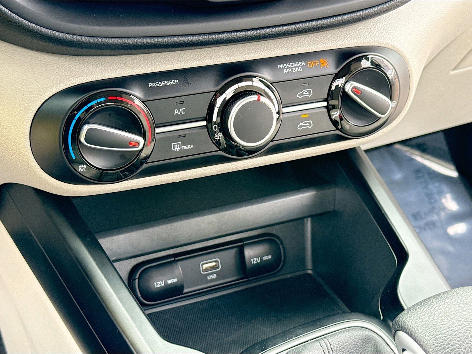 Used 2025 Kia Soul LX image 11
