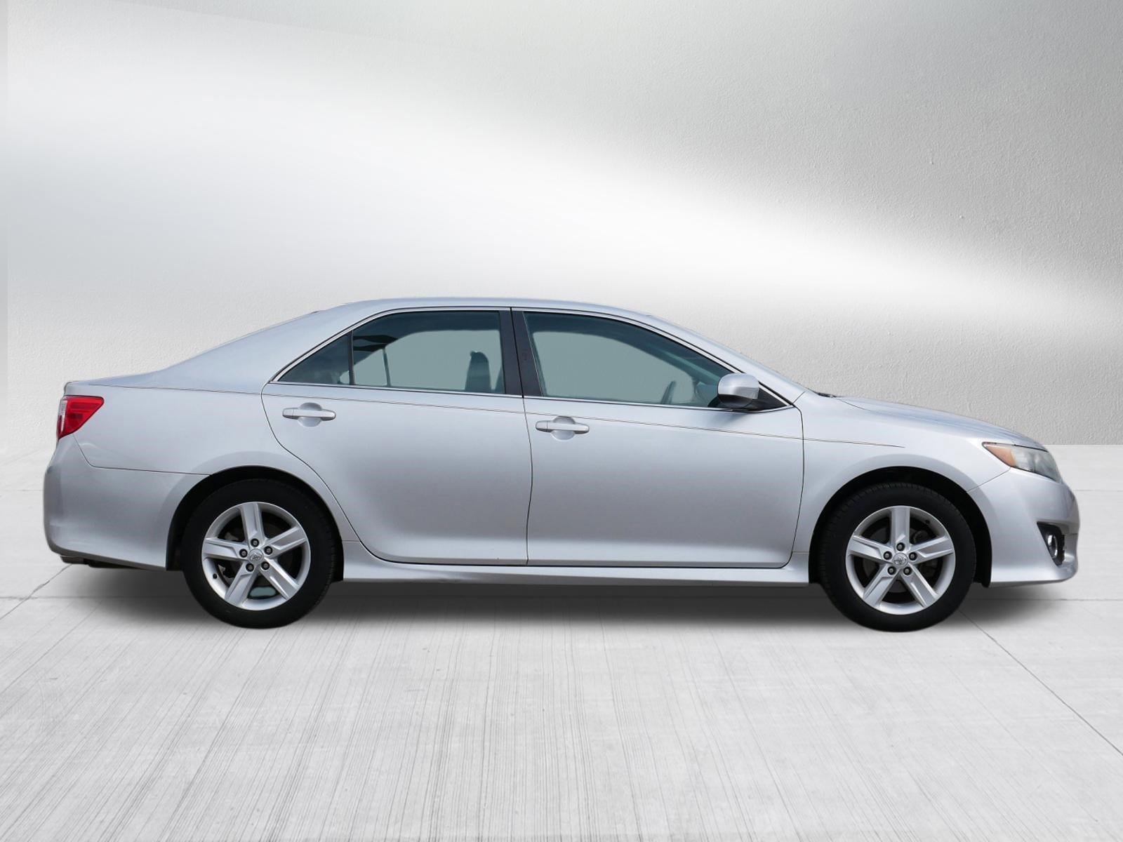Used 2014 Toyota Camry SE w/ Fleet Convenience Package FWD image 8