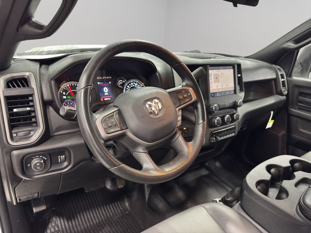 Used 2024 RAM 5500 Tradesman w/ Chrome Appearance Group AWD/4WD image 5
