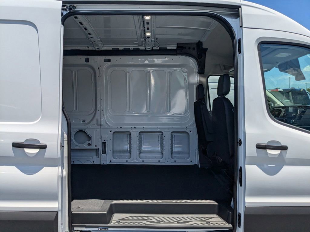 New 2025 Ford Transit 250 148 Medium Roof image 15