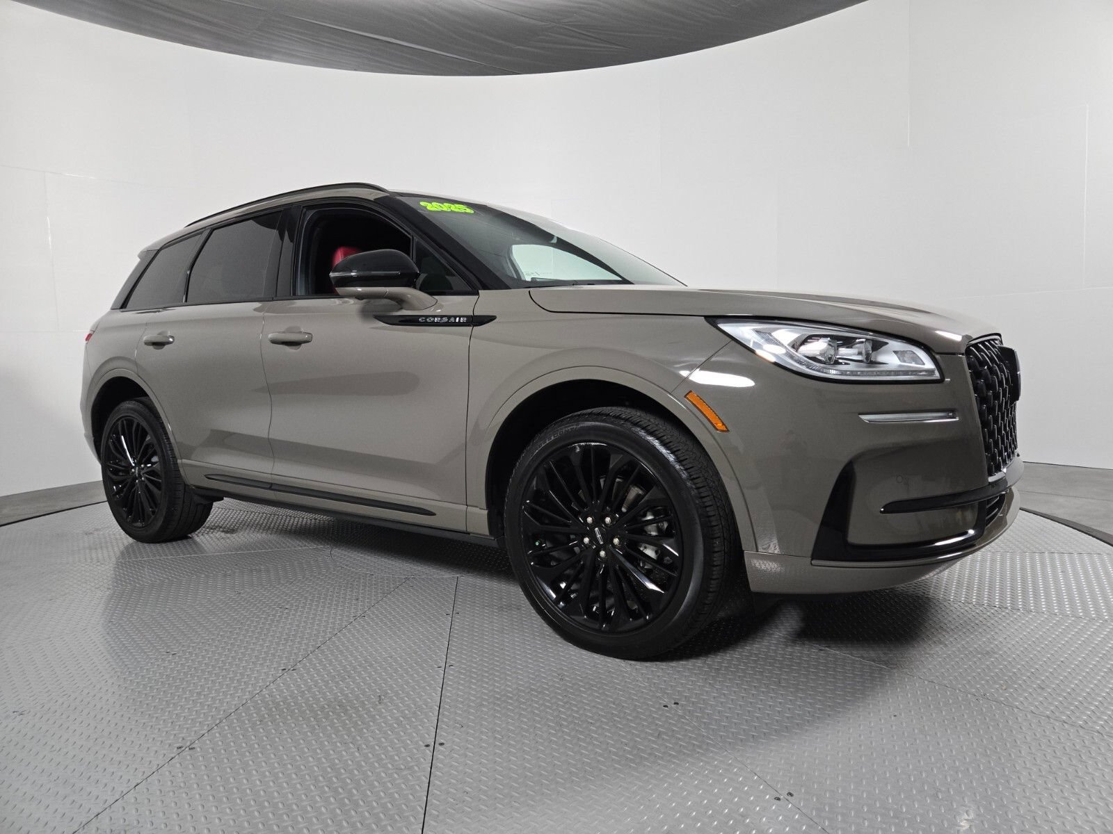 Certified 2025 Lincoln Corsair Reserve w/ Jet Appearance Package AWD/4WD image 2