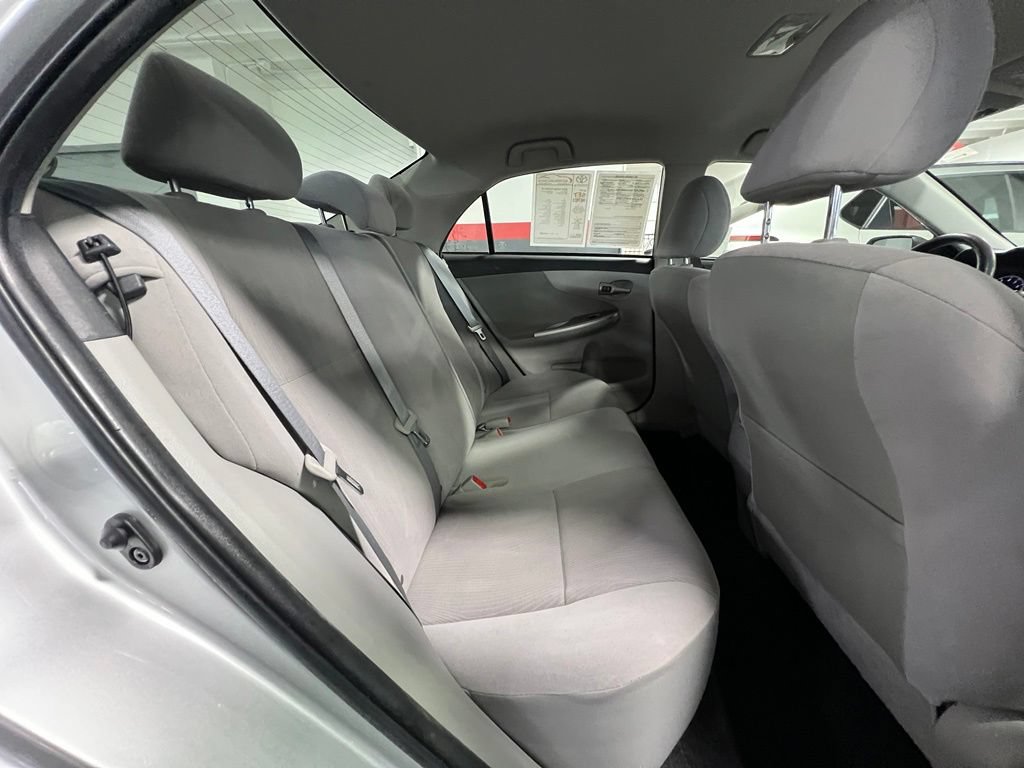 Used 2013 Toyota Corolla LE FWD image 17