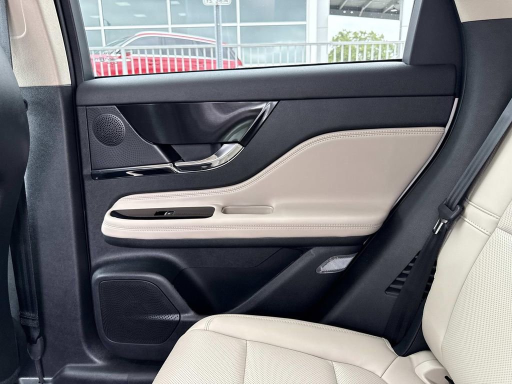New 2026 Lincoln Corsair Premiere image 15