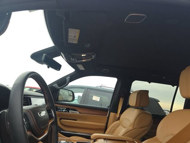 Used 2025 Jeep Grand Wagoneer Series III AWD/4WD image 15