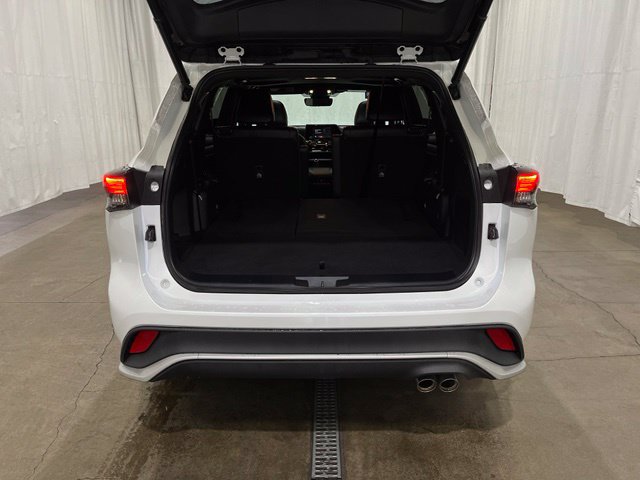 Used 2023 Toyota Highlander XSE AWD/4WD image 15