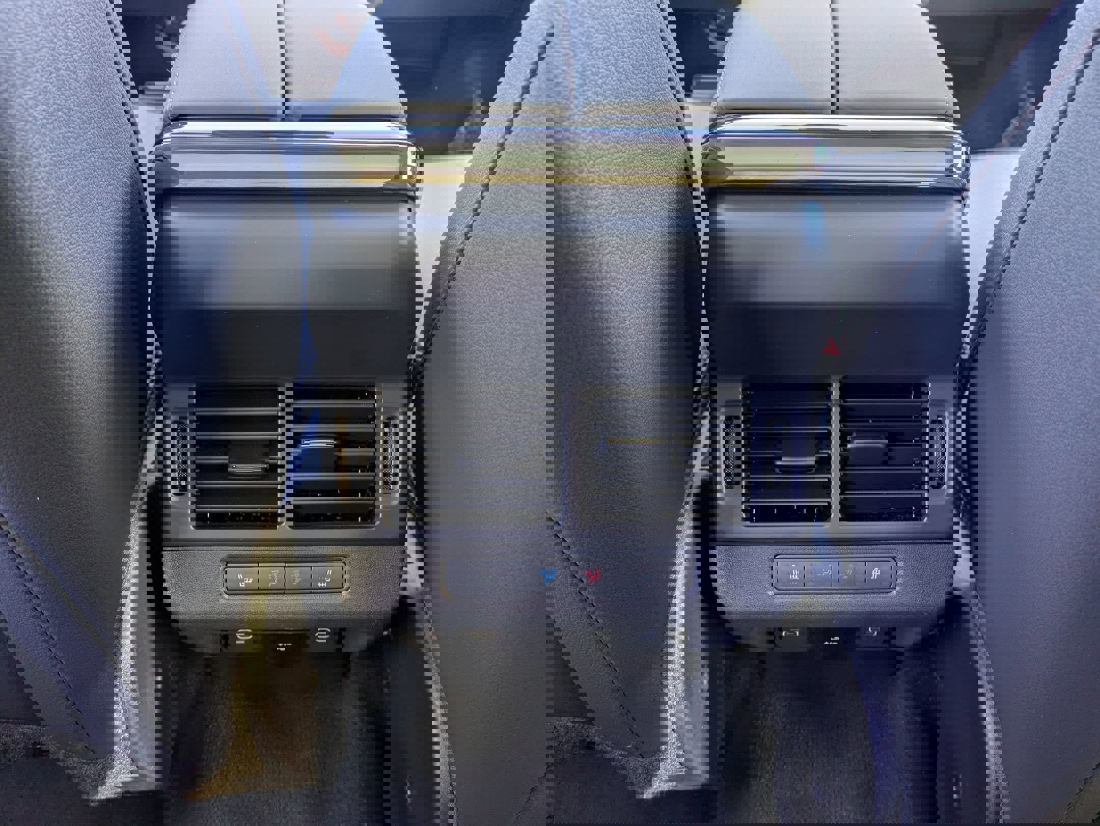 Certified 2025 Land Rover Range Rover Evoque Dynamic SE image 23