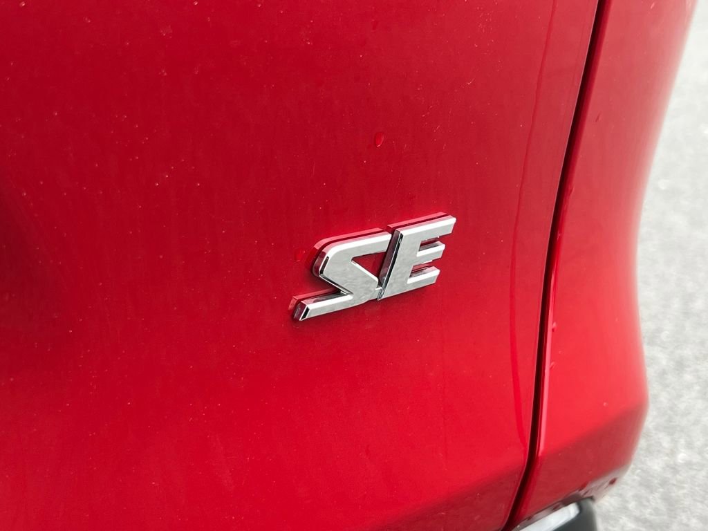 Used 2023 Toyota RAV4 SE image 18
