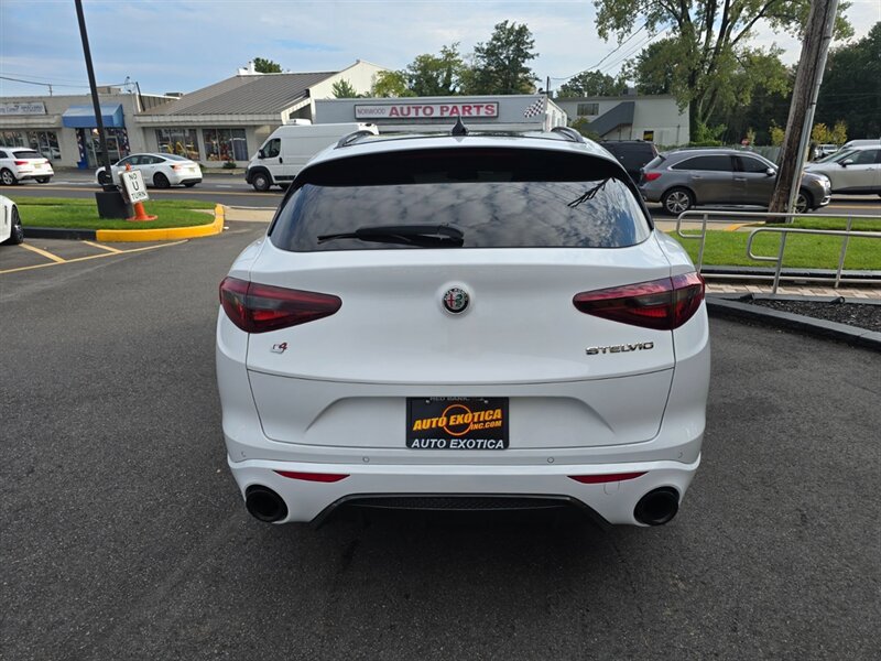 Used 2023 Alfa Romeo Stelvio Veloce AWD/4WD image 24