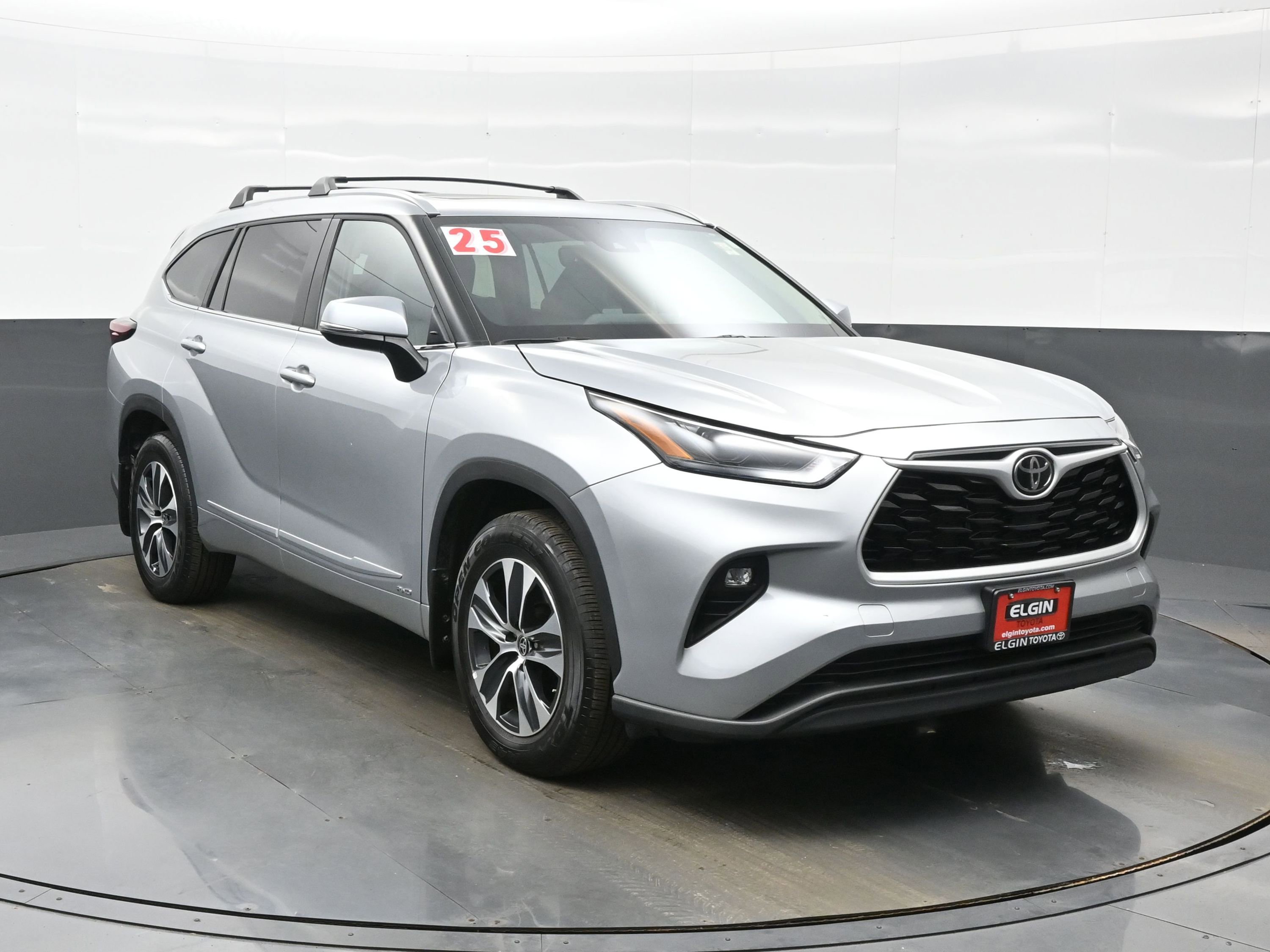 Used 2025 Toyota Highlander XLE AWD/4WD image 8