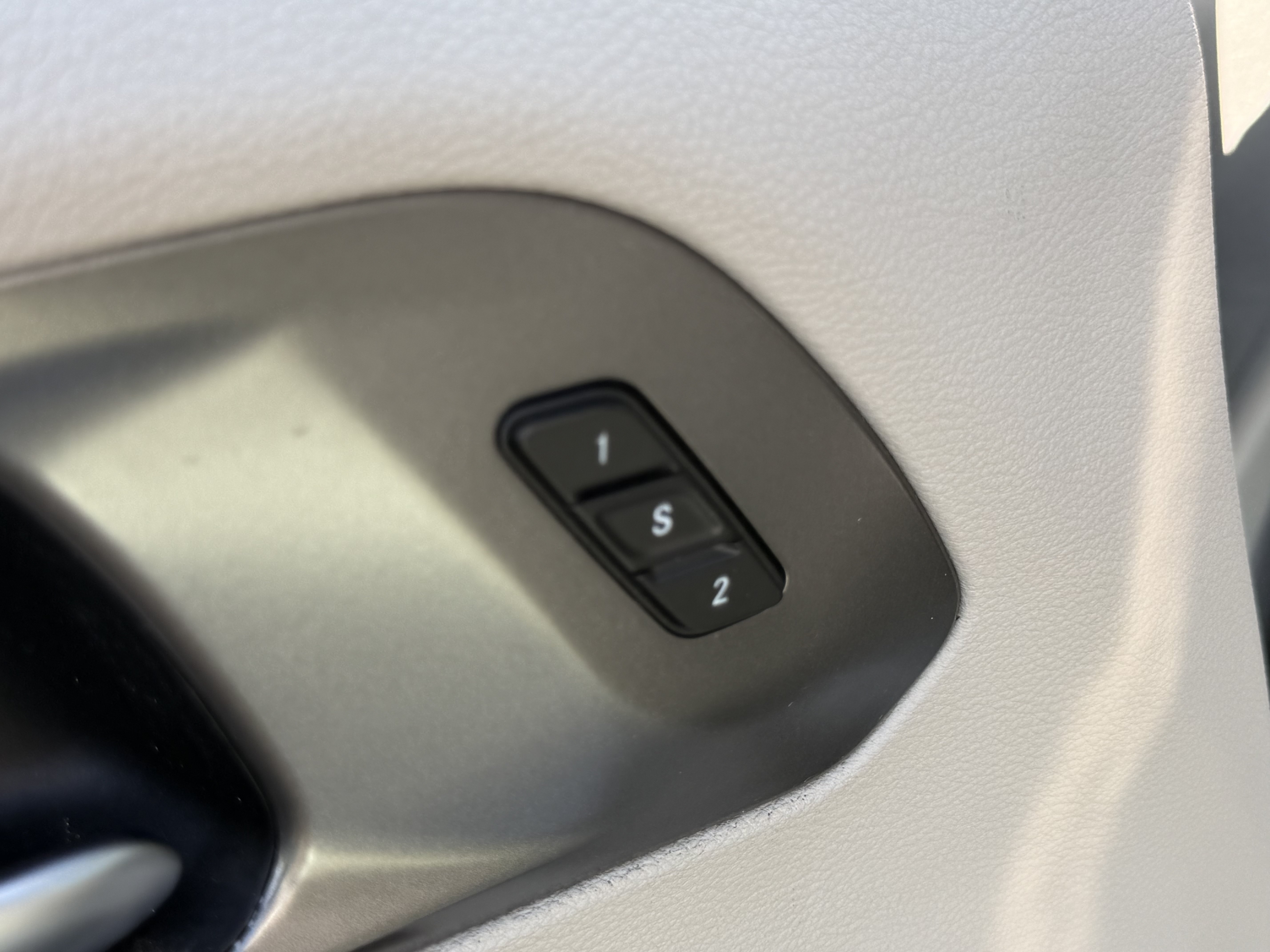 Certified 2024 Chrysler Pacifica Touring-L FWD image 19