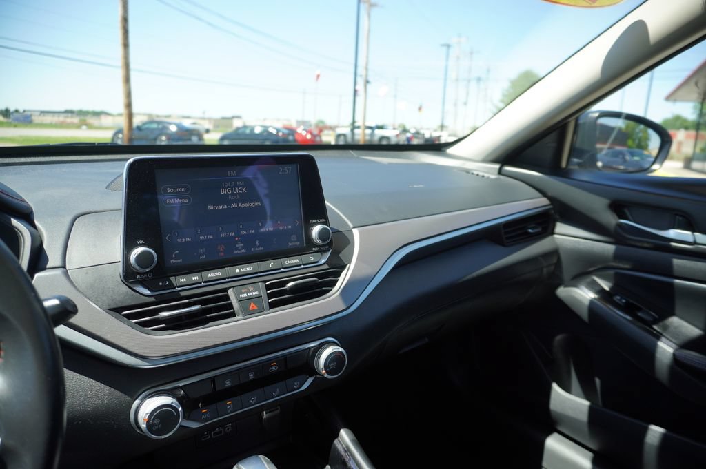 Used 2024 Nissan Altima 2.5 SR FWD image 19