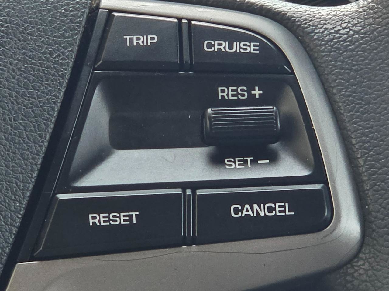 Used 2017 Hyundai Elantra SE FWD image 17