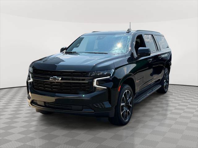 Used 2024 Chevrolet Suburban RST w/ Luxury Package AWD/4WD image 3