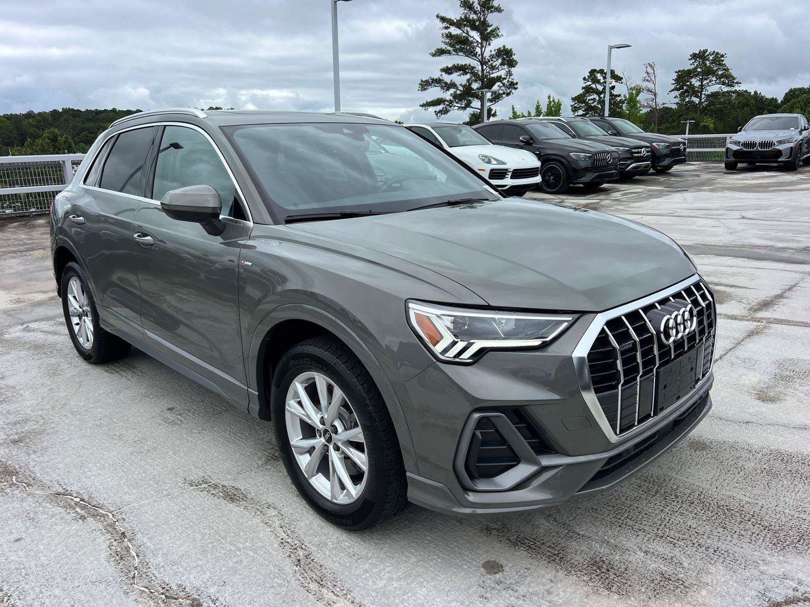 Used 2024 Audi Q3 2.0T Premium Plus w/ Premium Plus Package AWD/4WD image 3