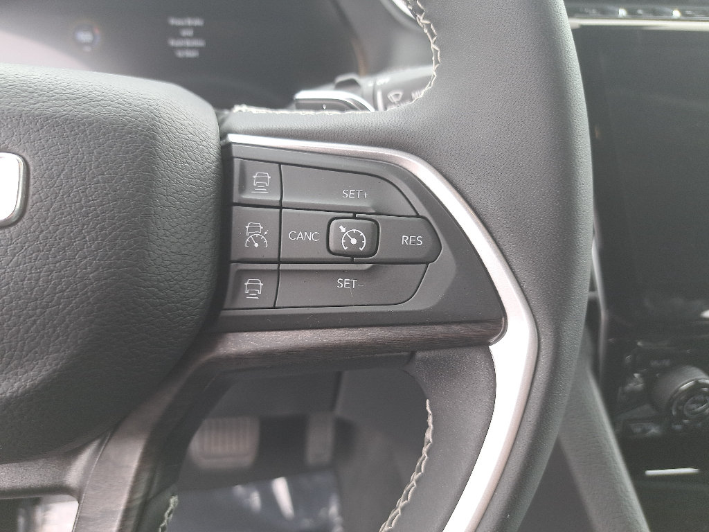 Certified 2024 Jeep Grand Cherokee Limited AWD/4WD image 19
