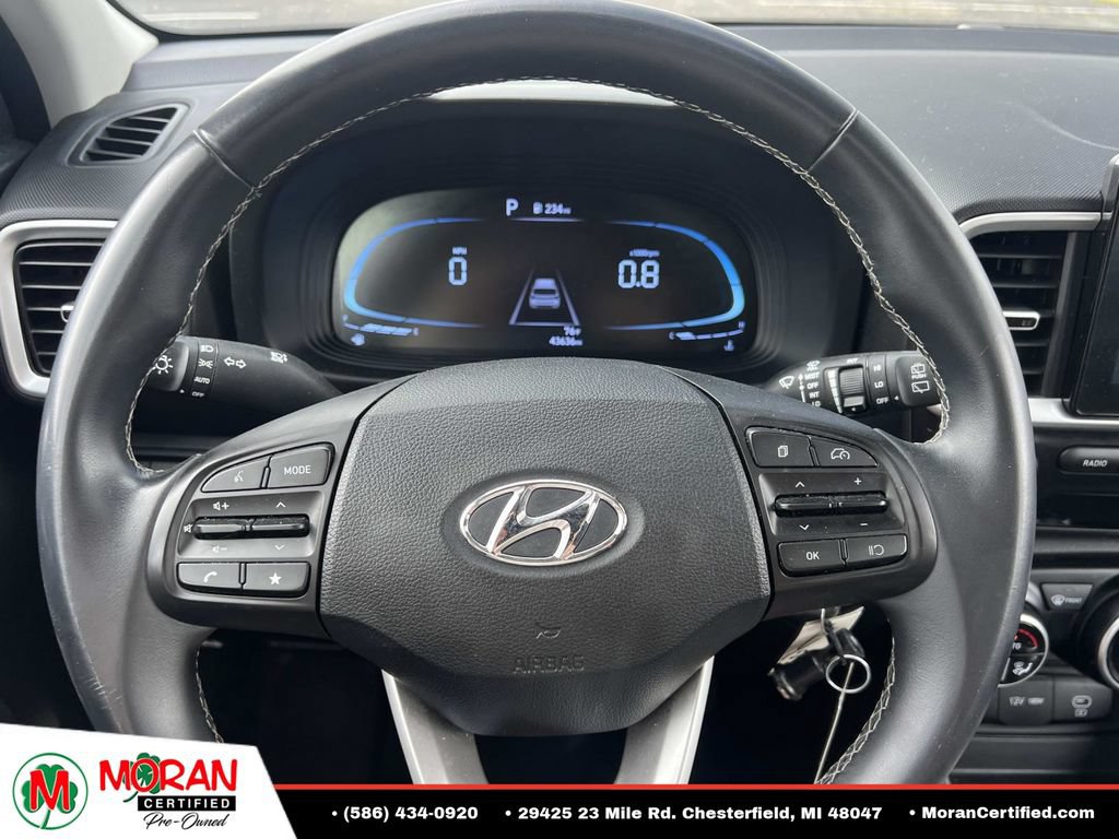 Used 2023 Hyundai Venue SEL FWD image 19