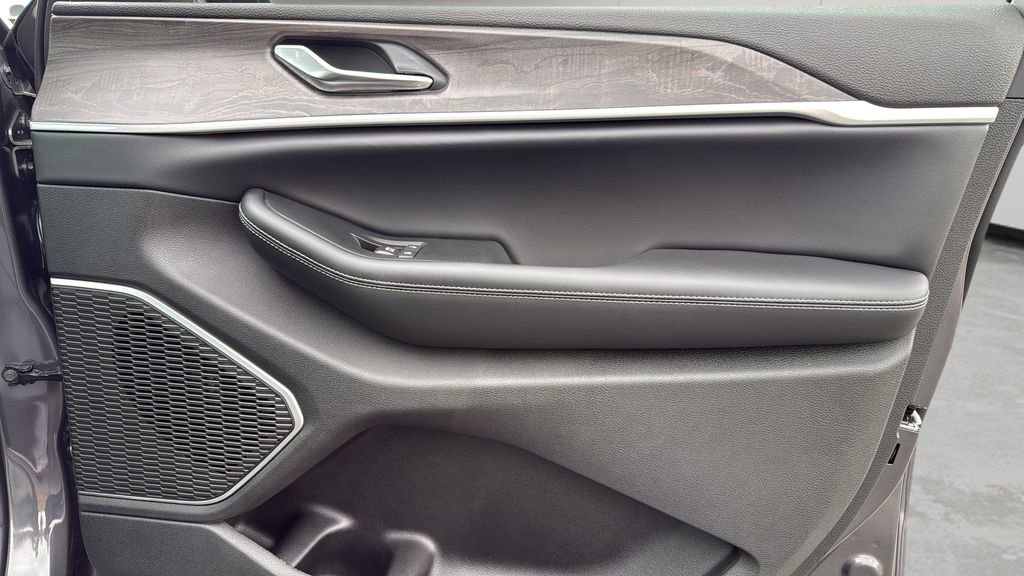 New 2026 Jeep Grand Cherokee L Limited image 10