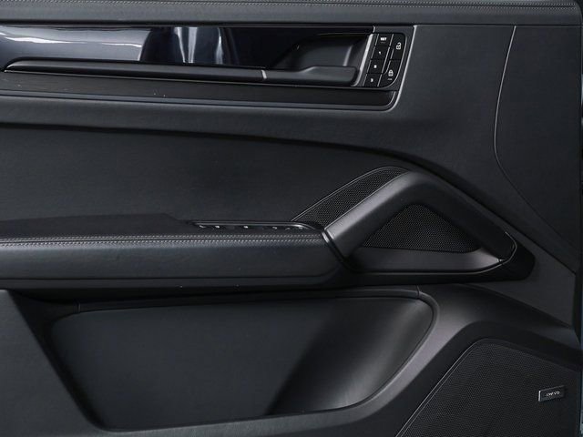 Certified 2025 Porsche Cayenne GTS image 6
