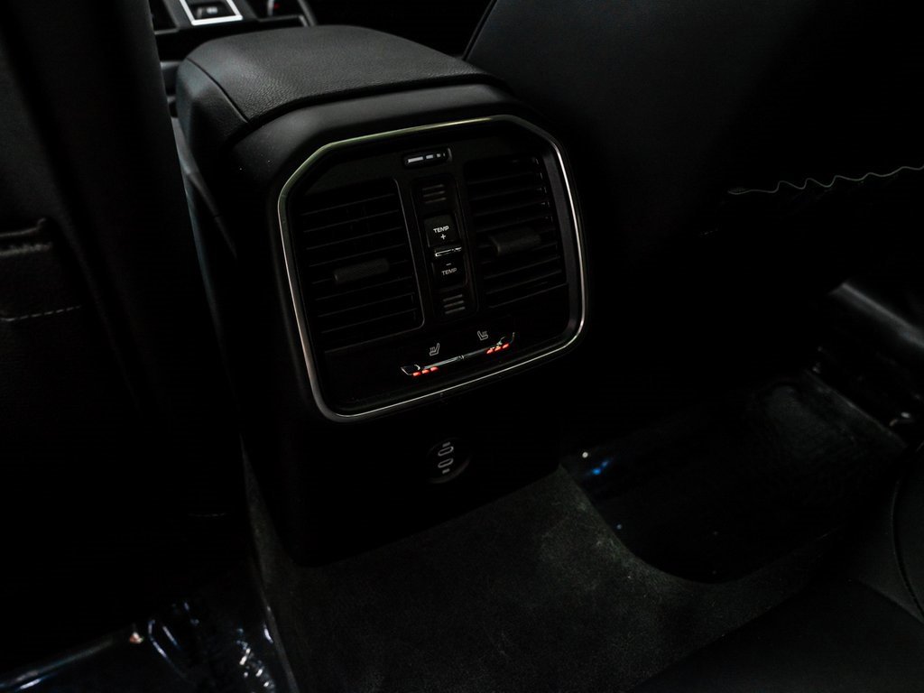 Used 2025 Porsche Macan image 30