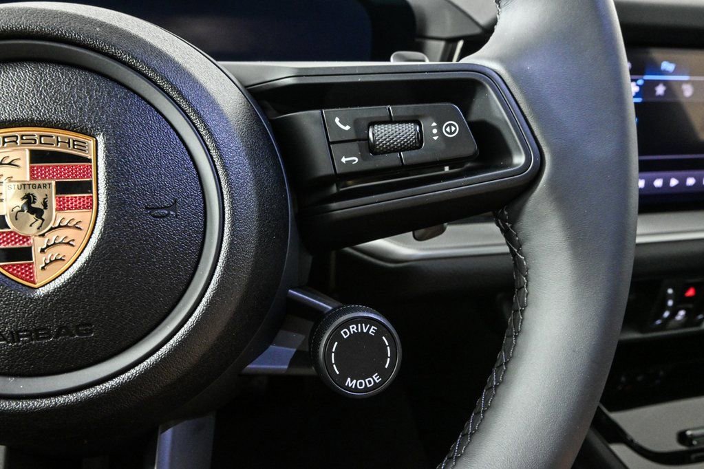 Certified 2025 Porsche Cayenne image 11