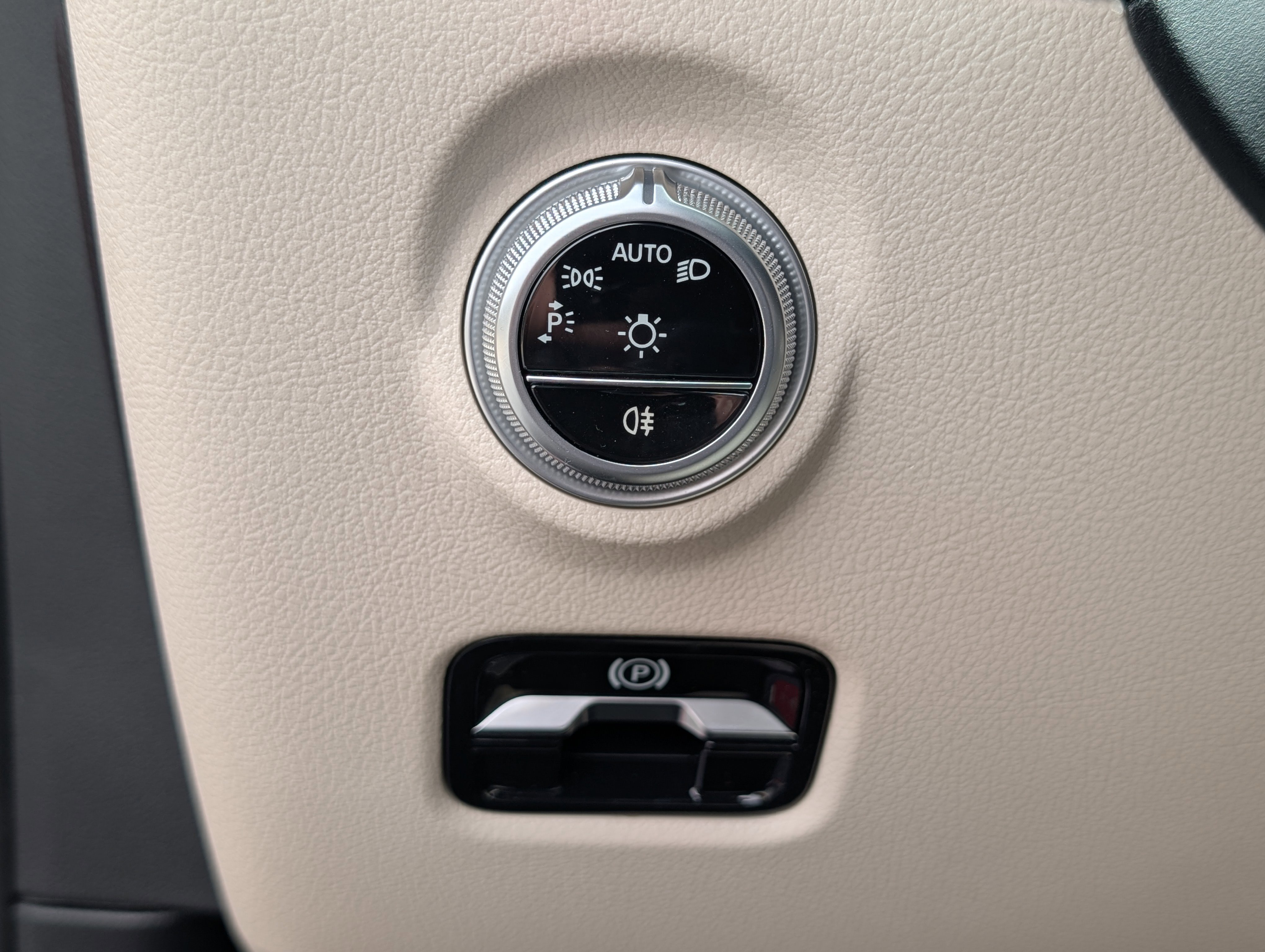Used 2025 Mercedes-Benz C 300 4MATIC Sedan image 22