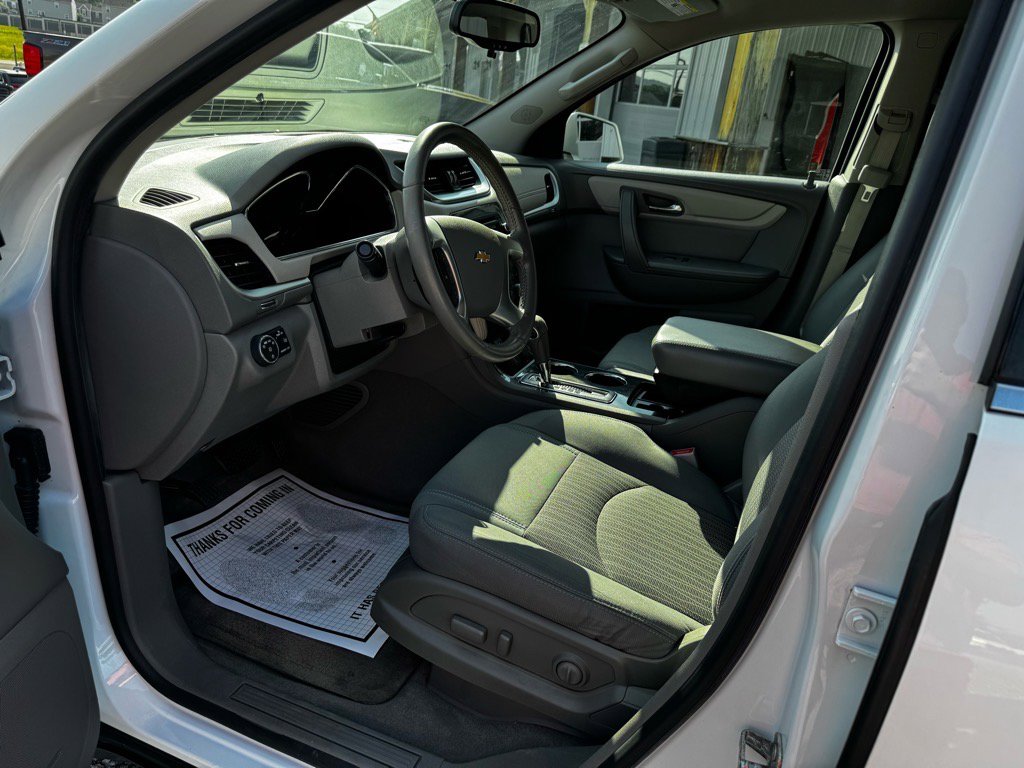 Used 2016 Chevrolet Traverse LT w/ Style and Technology Package image 11