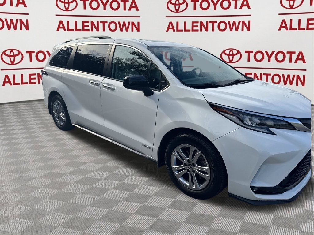Used 2021 Toyota Sienna XSE w/ XSE Plus Package AWD/4WD image 2