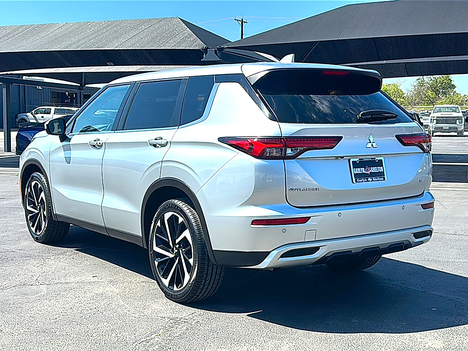 Used 2024 Mitsubishi Outlander SE image 6