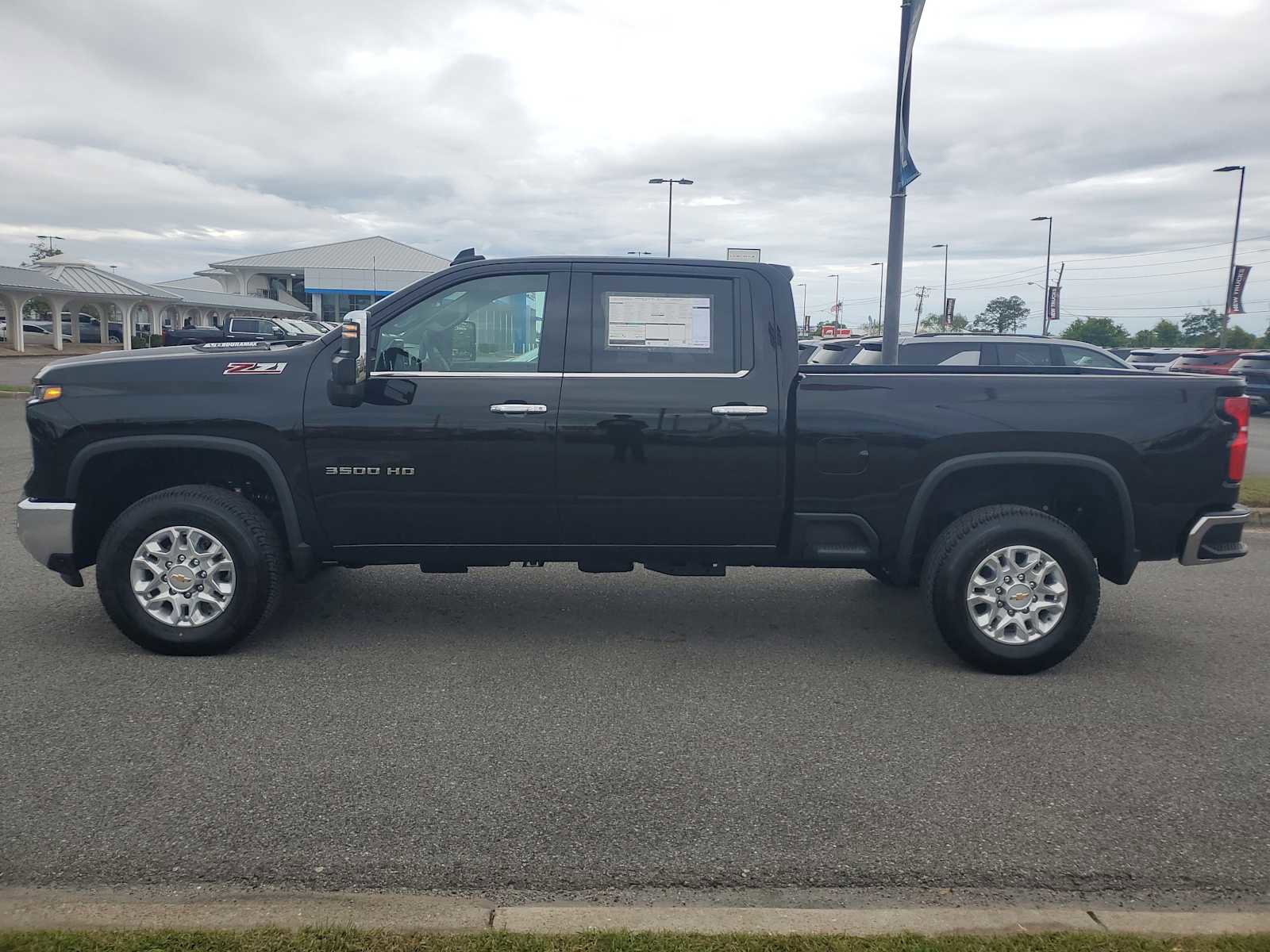New 2026 Chevrolet Silverado 3500 LTZ w/ LTZ Plus Package AWD/4WD image 2