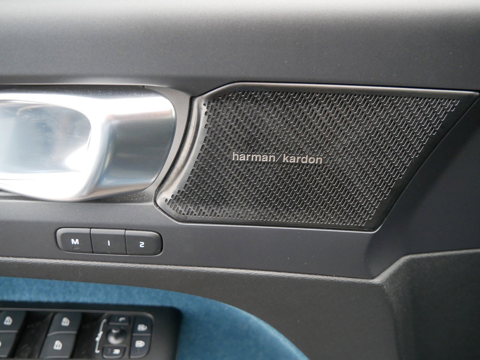 Used 2022 Volvo C40 P8 Recharge Ultimate image 16