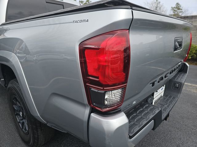 Used 2022 Toyota Tacoma SR5 w/ Technology Package image 32