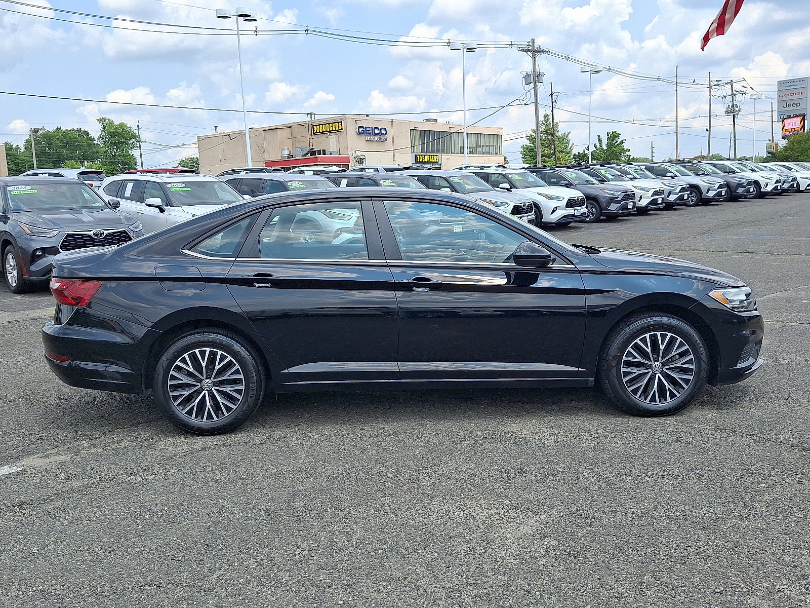 Used 2021 Volkswagen Jetta SE w/ SE Cold Weather Package FWD image 8