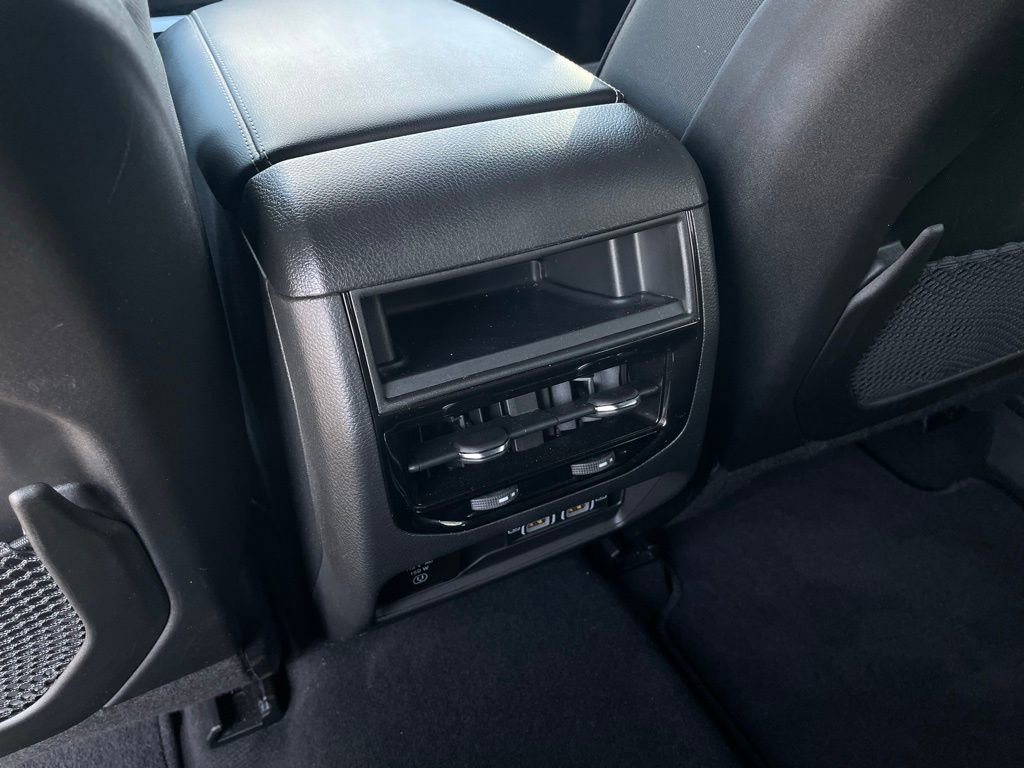 Used 2025 Jeep Grand Cherokee Altitude image 30