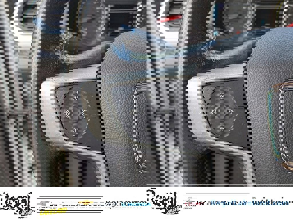 Used 2018 GMC Acadia SLT image 30