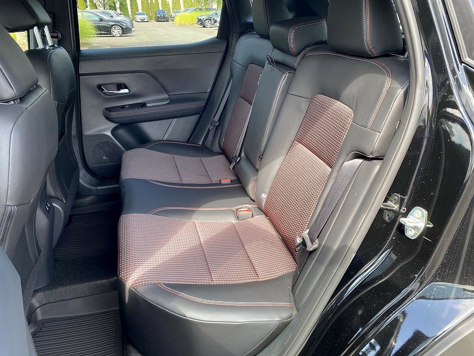 New 2025 Nissan Kicks SR w/ Interior Electronics Package image 18