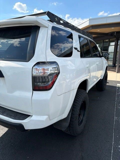 Used 2018 Toyota 4Runner TRD Off-Road Premium AWD/4WD image 6