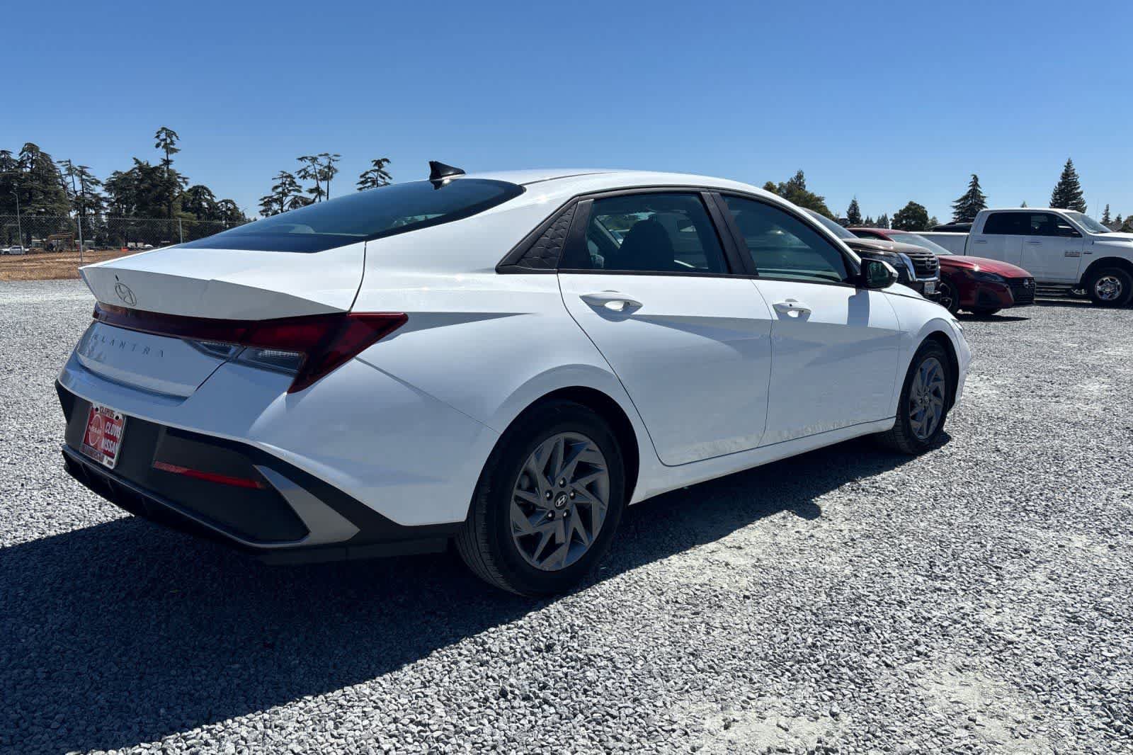 Used 2024 Hyundai Elantra SEL FWD image 3