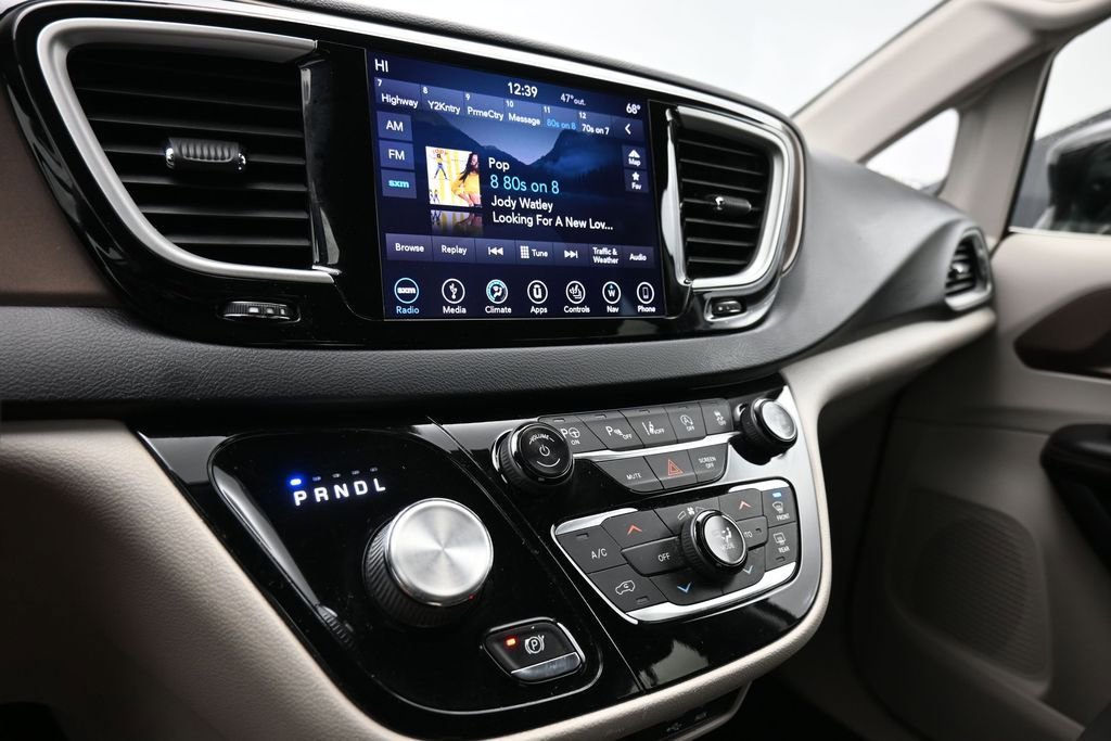 Used 2019 Chrysler Pacifica Touring Plus w/ Advanced Safetytec Group FWD image 24