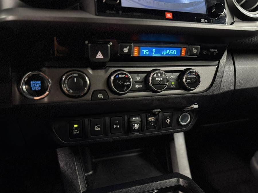 Used 2018 Toyota Tacoma TRD Sport image 28
